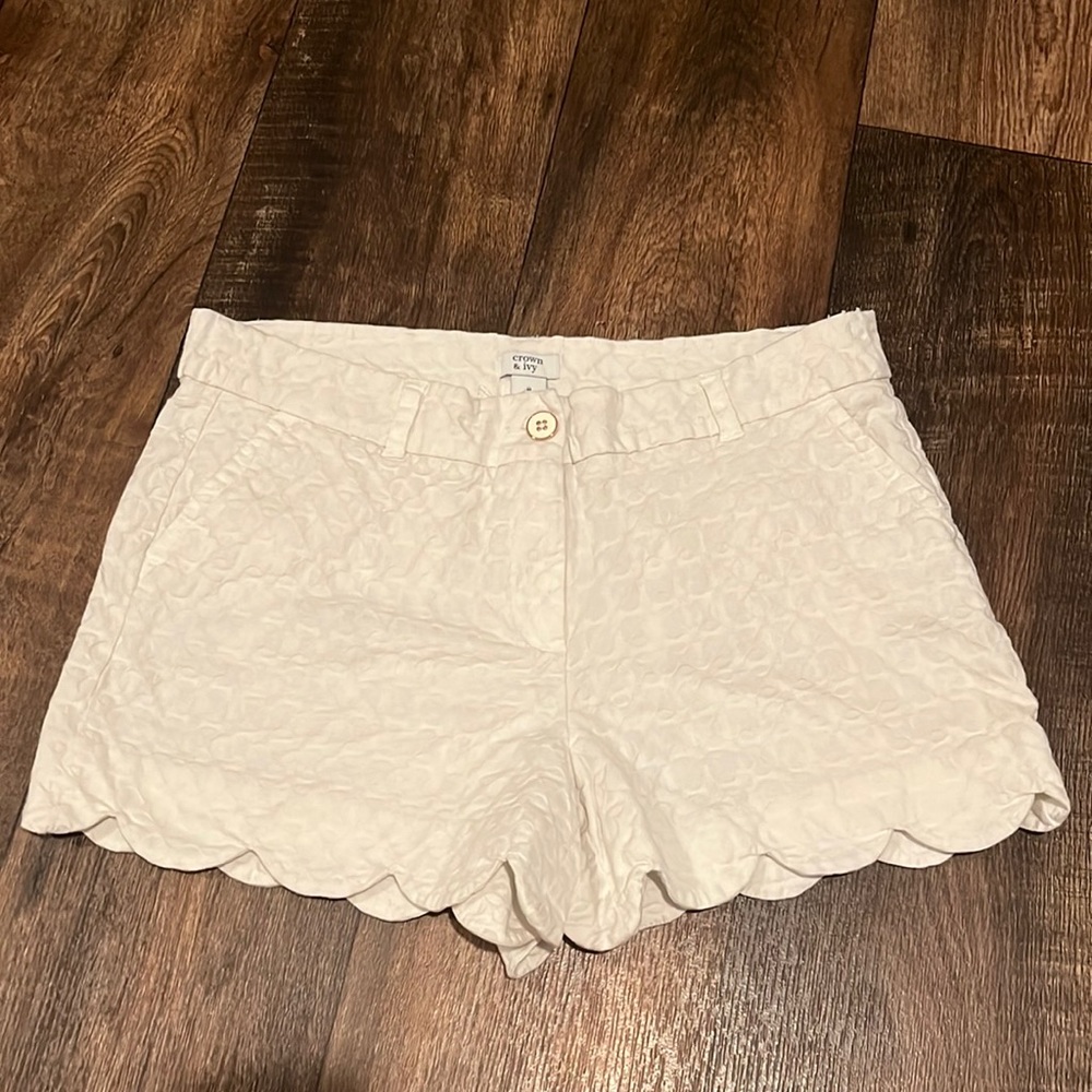 🤍Crown&Ivy scalloped shorts🤍